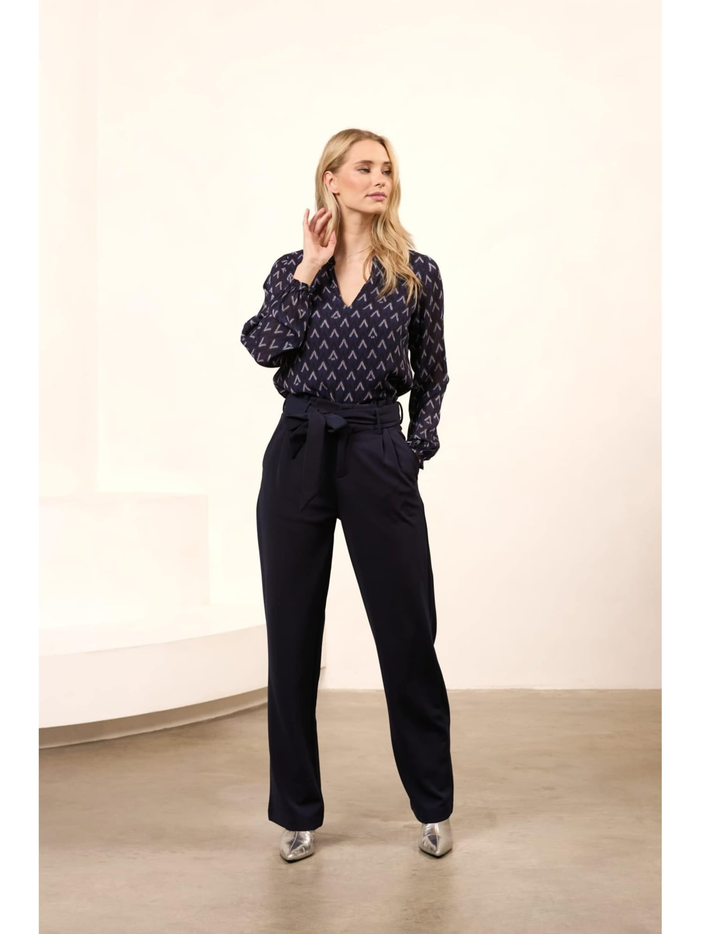 LOFTY MANNER Top 'QJ01 - Blouse Eliza' in Blauw: voorkant