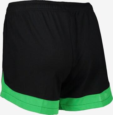 NIKE Regular Sportshorts in Schwarz