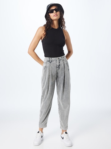 Gang Tapered Pleat-Front Pants 'Silvia' in Grey