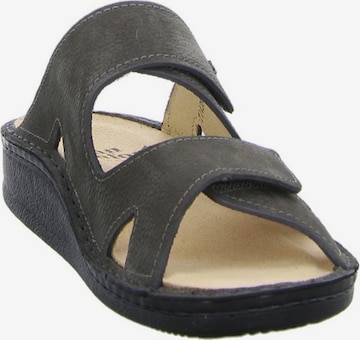 Finn Comfort Pantolette in Grau