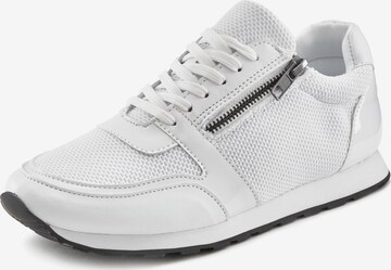 LASCANA Sneakers in White: front