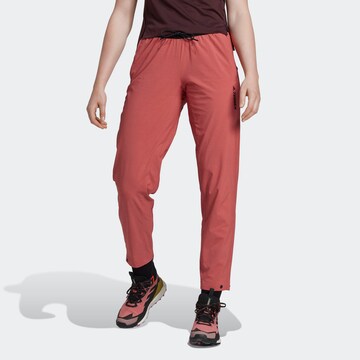 ADIDAS TERREX Loosefit Outdoorbroek in Rood: voorkant