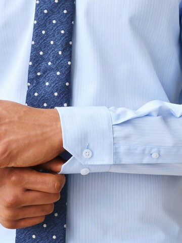 Next Regular Fit Set: Hemd und Krawatte in Blau