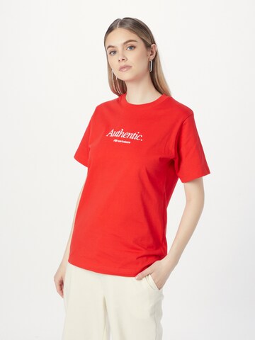 new balance Koszulka w kolorze czerwony: przód