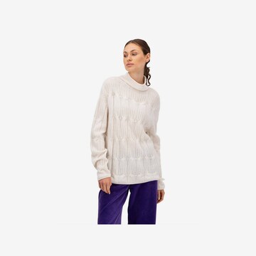 FYNCH-HATTON Sweater in White: front