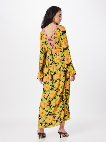 Robe Warehouse en jaune