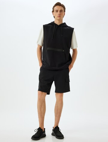 Koton Regular Shorts in Schwarz