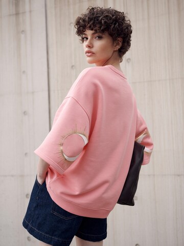 T-shirt oversize 'ELEVATE_ Himari' I want the moon en rouge