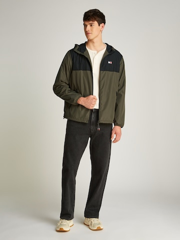 Tommy Jeans Between-season jacket 'CHICAGO' in Green