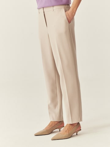 Slimfit Pantaloni di TATUUM in beige: frontale