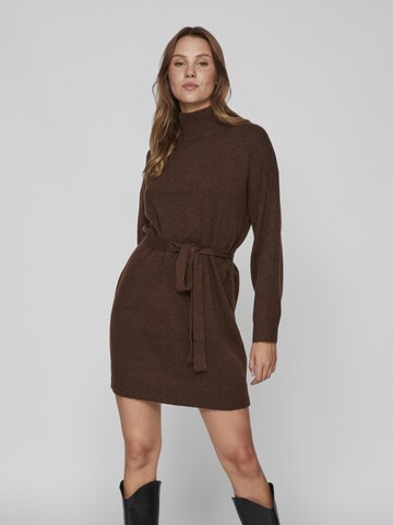 VILA Stickad klänning 'Jakia' i brun: framsida