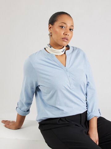 ONLY Carmakoma - Blusa 'CARSCARLETTA' en azul: frente