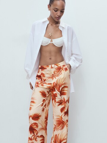 Wide leg Pantaloni cutați de la MANGO pe alb