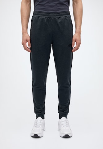 4F - Tapered Pantalón deportivo en gris: frente
