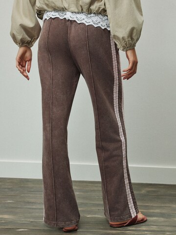 Wide leg Pantaloni di Next in marrone