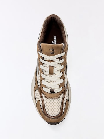 Baskets basses 'DEPORTIVO 29' Bershka en marron