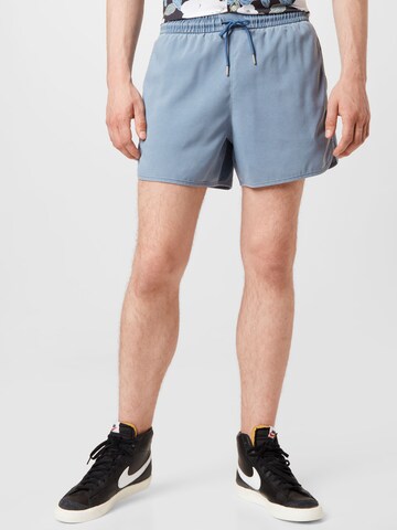 Abercrombie & Fitch Regular Shorts in Blau: predná strana