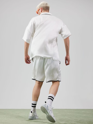 ABOUT YOU x Rewinside Regular Fit Sweatshirt 'Yasin' in Weiß