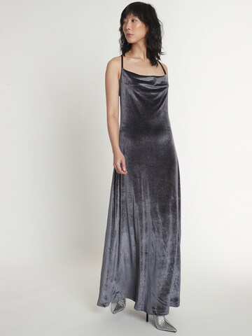 Robe 'Anaria' Ana Alcazar en gris