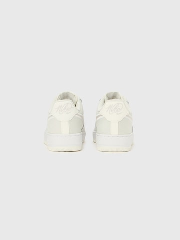 Sneaker bassa 'AIR FORCE 1 '07 LV8' di Nike Sportswear in bianco