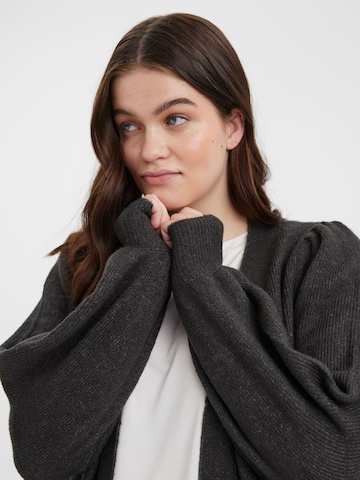 Vero Moda Curve Cardigan i grå