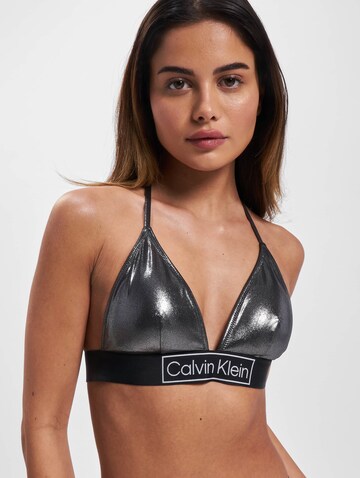 Calvin Klein Swimwear Τρίγωνο Τοπ μπικίνι σε μαύρο: μπροστά