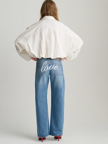 Pull&Bear Regular Jeans 'LOVE' in Blau: Vorderseite