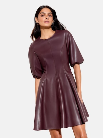 Friends Like These Рокля в червено: отпред