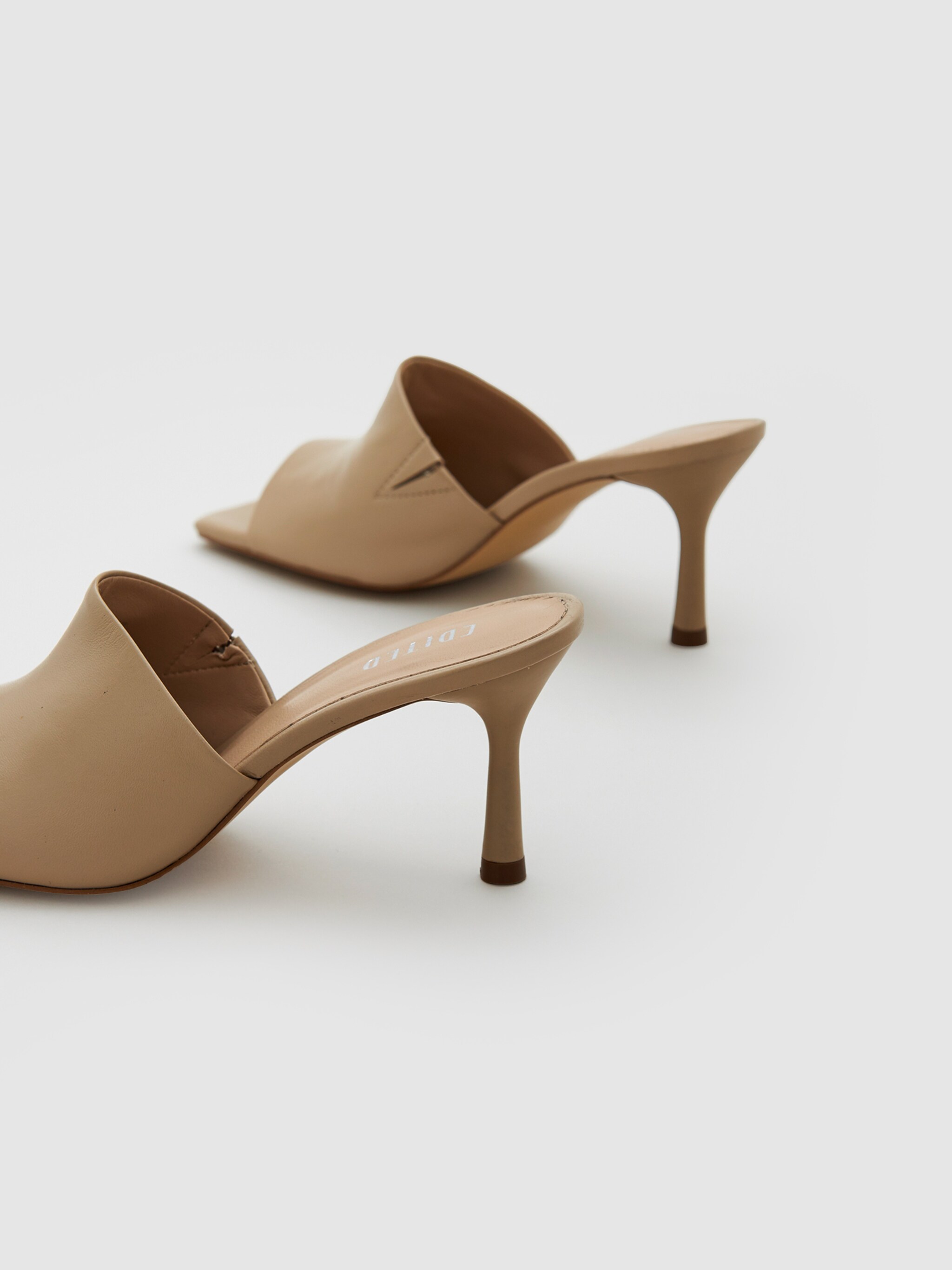 EDITED Producten Sandaal 'Emmeline' Beige