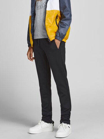 Effilé Pantalon 'Vega Trash' Jack & Jones Junior en noir : devant