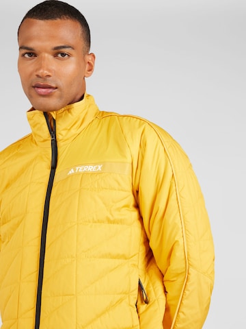 ADIDAS TERREX - Chaqueta de montaña en amarillo