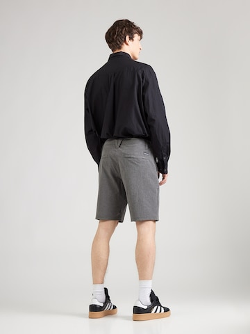 pilka Volcom Standartinis „Chino“ stiliaus kelnės 'Frickin': galas