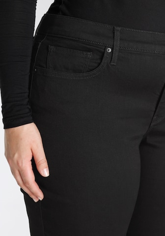 Levi's® Plus Regular Farkut '314' värissä musta