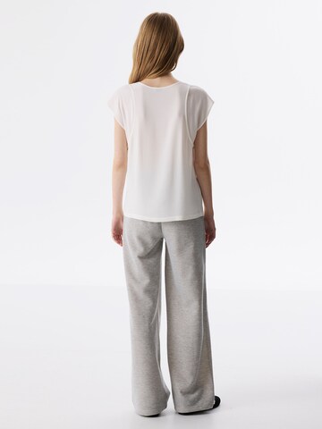 Twist Shirt in White