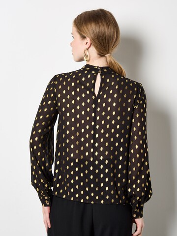 Chemisier Apricot en noir