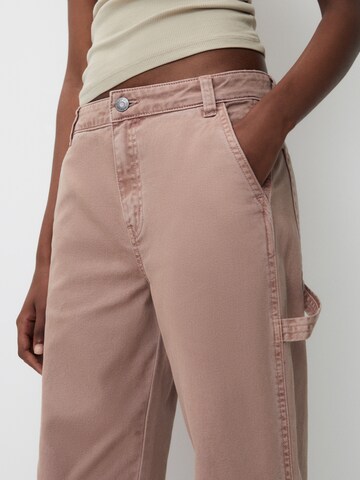 Pull&Bear Lużny krój Spodnie w kolorze różowy