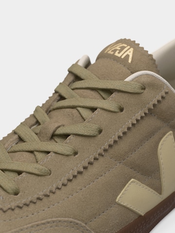 Veja Sneakers laag 'Panenka' in Grijs