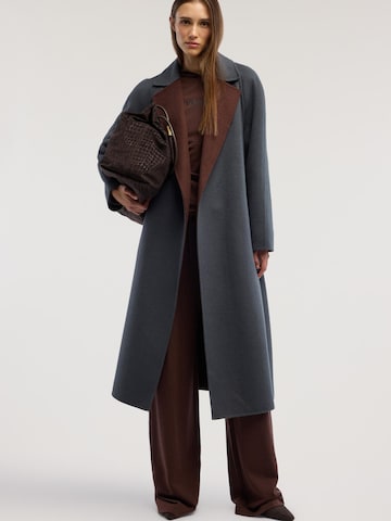 Trussardi - Abrigo de invierno en gris