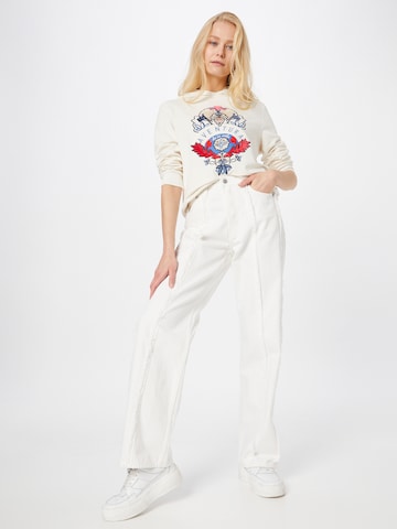 Sweat-shirt 'Culture Clash' TAIFUN en blanc