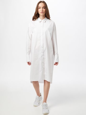 Birgitte Herskind - Blusa em branco: frente