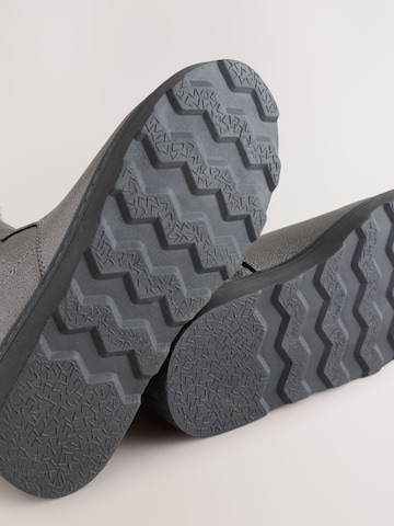 Next - Bota em cinzento