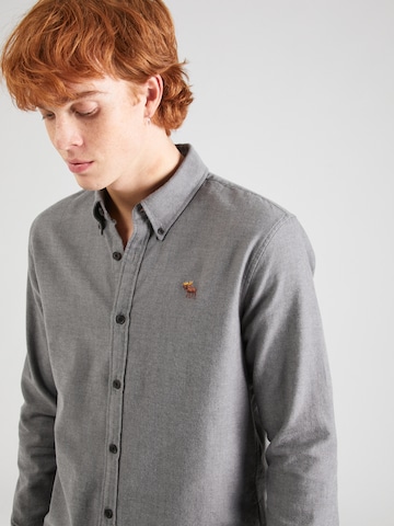 Abercrombie & Fitch Regular Fit Skjorte i grå