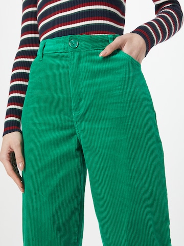 Monki Normalny krój Spodnie w kolorze zielony