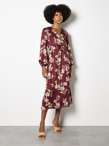 Robe Apricot en rouge : devant