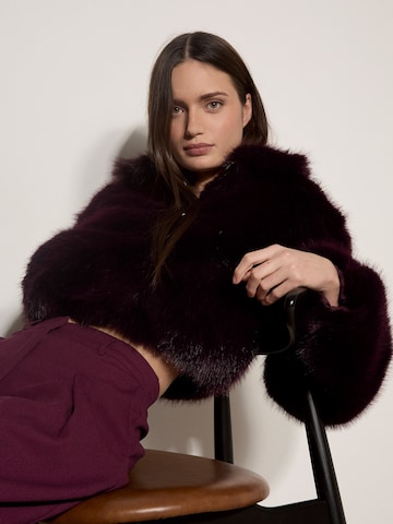 Veste bavaroise ' Kunstfelljacke ' Apricot en rouge : devant