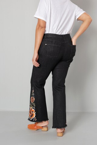 Angel of Style Flared Jeans in Black