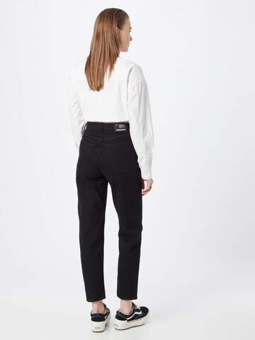 ARMEDANGELS Loosefit Jeans 'MAIRA' i svart