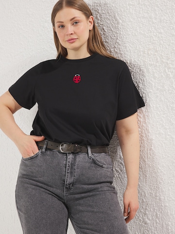 melns Trendyol Curve T-Krekls: no priekšpuses