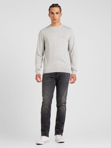 TOMMY HILFIGER Svetr – šedá