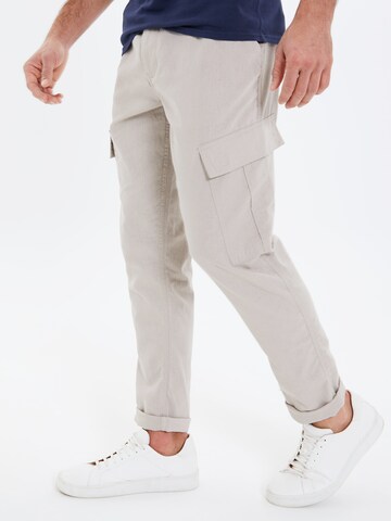 évasé Pantalon cargo 'Gordon' Threadbare en gris : devant